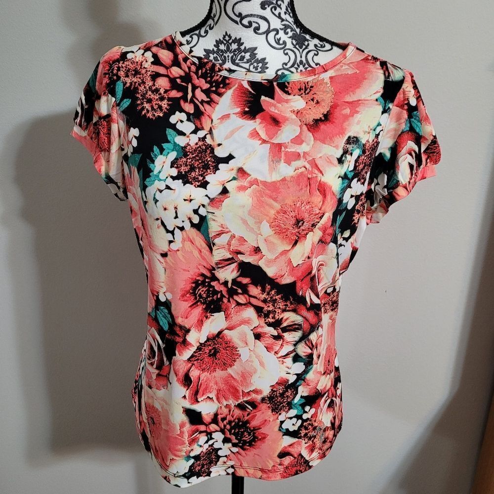 Worthington woman's PL Floral design top‎